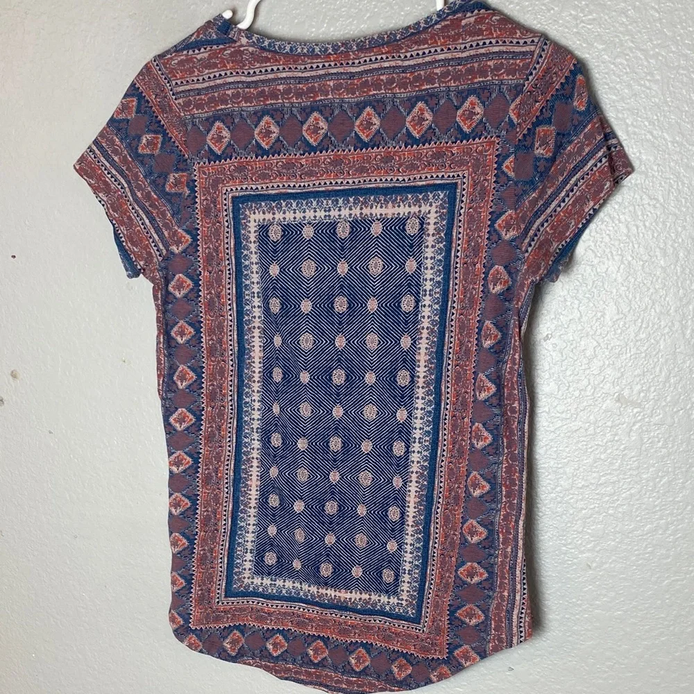 Lucky Brand Women's Blue and Red Geometric Tee - Picture 3 of 3